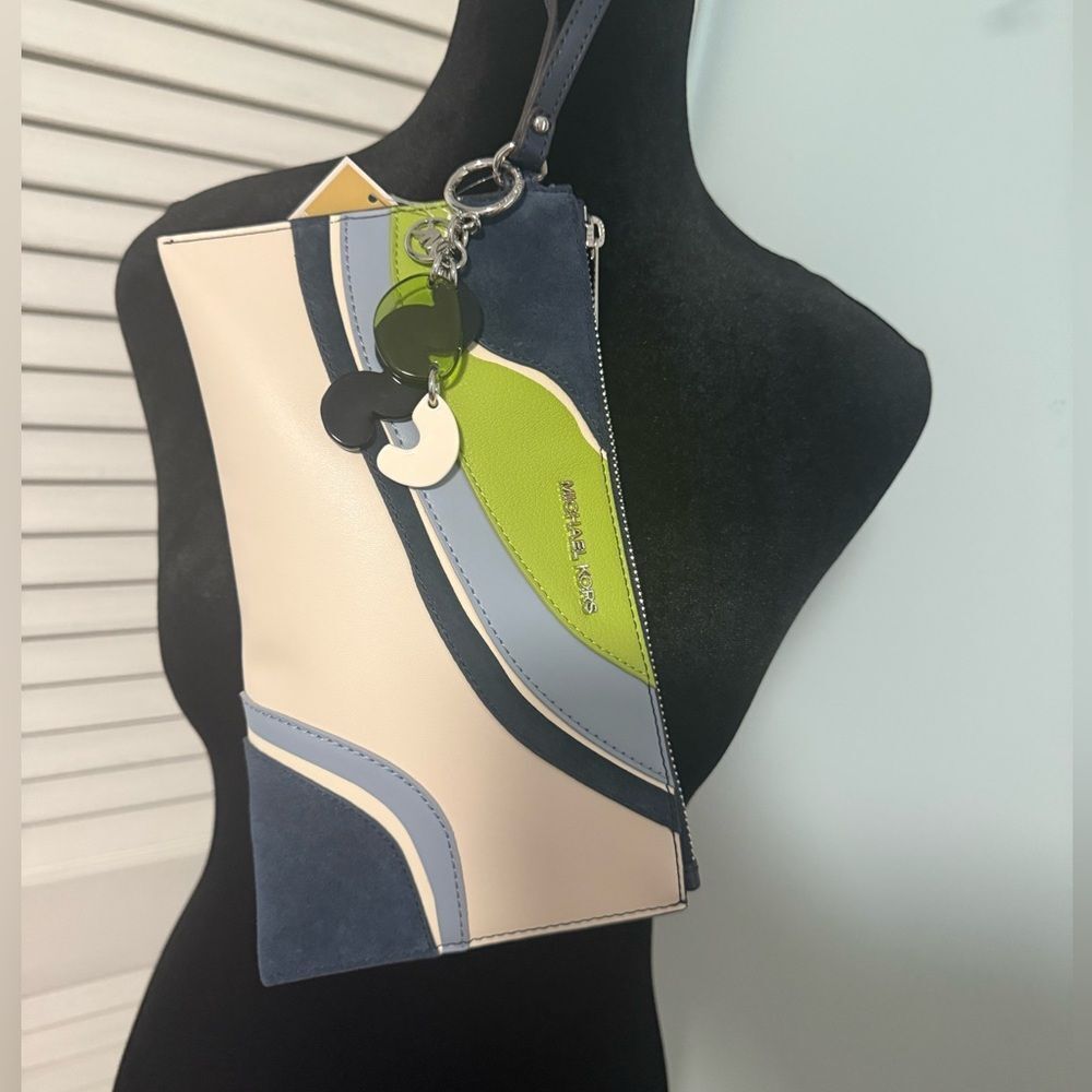 Michael by Michael Kors NWT Jet Set Navy Multi large wristlet and MK Charm. - Picture 2 of 9